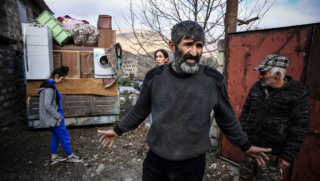 Nagorno-Karabakh Direbut Azerbaijan, Penduduk Desa Bakar Rumah Sebelum Lari ke Armenia