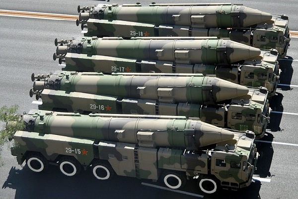 China Luncurkan 2 Rudal Pembunuh  Kapal Induk setelah Pesawat Mata-Mata AS Melintas