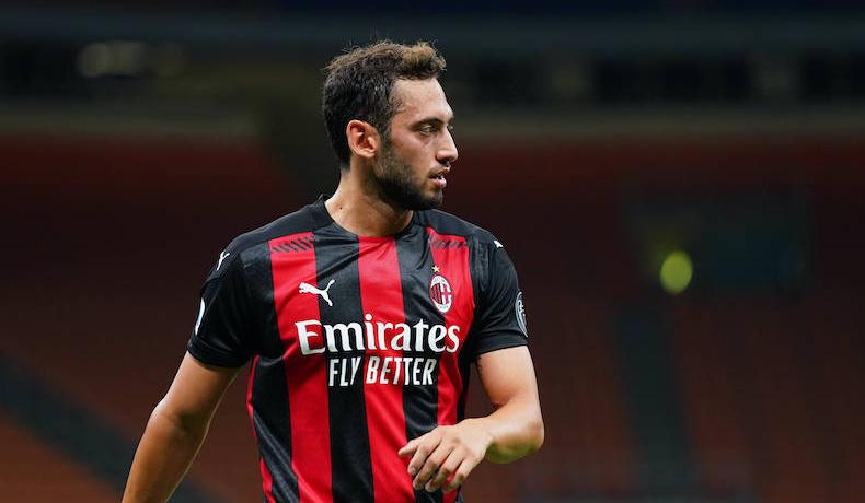 Kontrak segera Habis, Hakan Calhanoglu Diperebutkan Inter dan Juventus