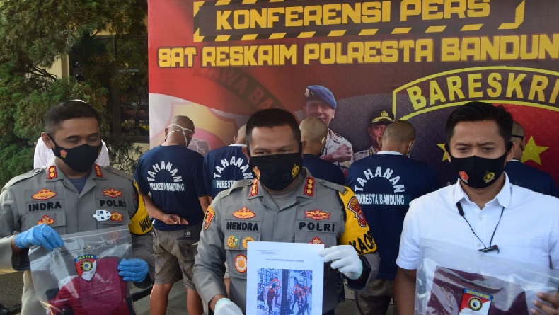 Seusai Bantai Remon, Pelaku Buang Senjata Tajam di Pinggir Jalan Tol Buahbatu Bandung