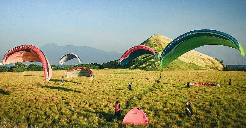Menjelajahi Pulau Kenawa, Terlihat Indah dengan Hamparan Rumput Hijau