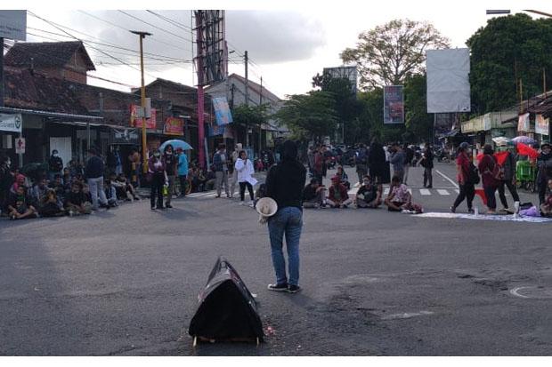 Aliansi Rakyat Bergerak Kembali Gelar Aksi Tolak UU Omnibus Law