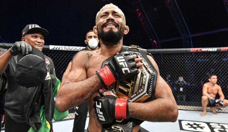Kisah Sedih Jagoan UFC, Rayakan Gelar Juara di Makam sang Kakek