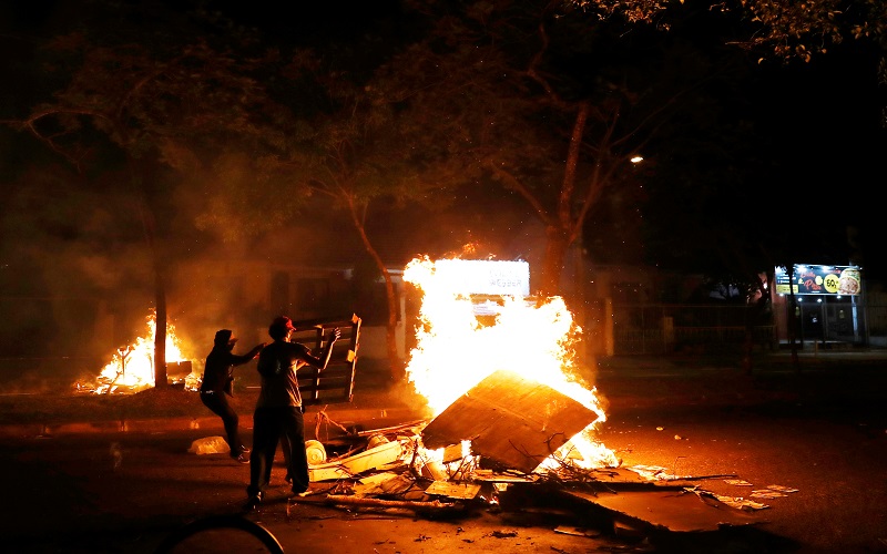 Pria Kulit Hitam Tewas di Tangan Petugas Keamanan, Picu Bentrokan dan Pembakaran di Brasil
