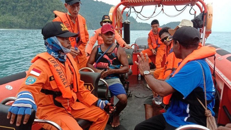 Perahu Motor Terbalik Dihantam Ombak di Perairan Ormuwary Jayapura , 1 Nelayan Hilang