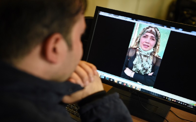 Perempuan Pembunuh Berdarah Dingin Dibebaskan dalam Kesepakatan Damai Afghanistan-Taliban