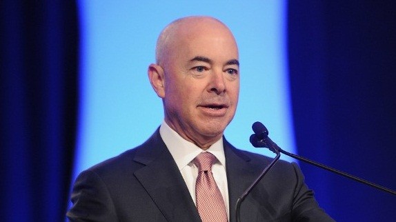 Joe Biden Tunjuk Yahudi Kuba Jadi Menteri Keamanan Dalam Negeri AS