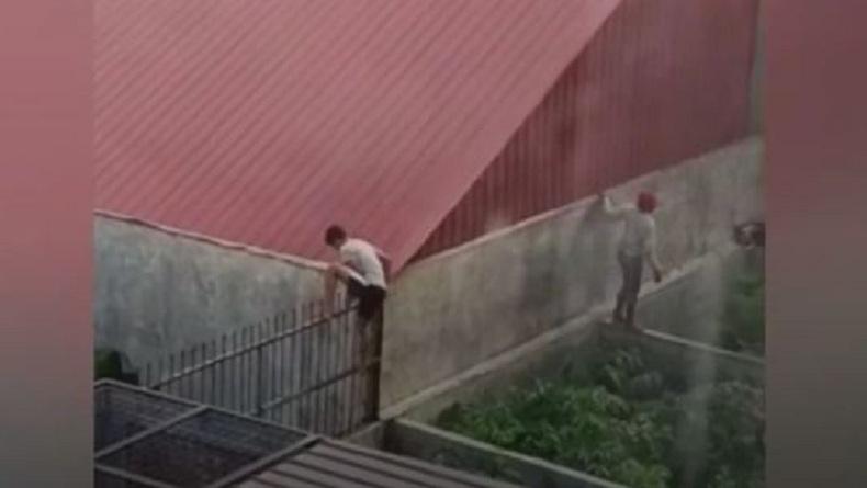Aksi Pencurian dalam Rumah Mewah di Medan Direkam Warga, Pelaku Bersenjata Pisau