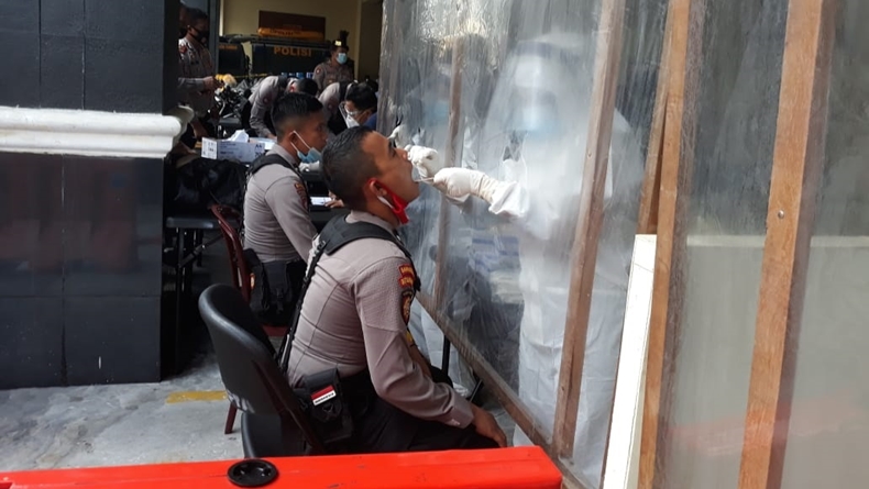 Amankan Pilkada Serentak, 1.234 Personel Polda Sumbar Dites Swab