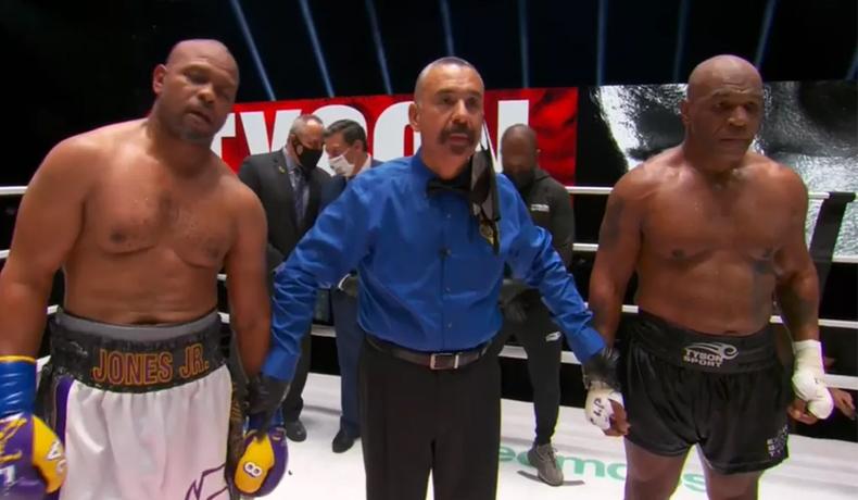 Duel Mike Tyson Vs Roy Jones Jr Berakhir Imbang