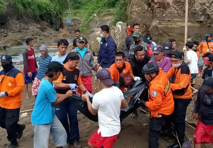Terpeleset, Pemancing di Kendal Ditemukan Tewas Hanyut Terseret Arus Sungai Blorong