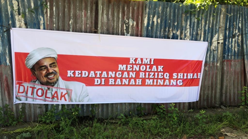 Muncul Spanduk Tolak Habib Rizieq di Kota Padang