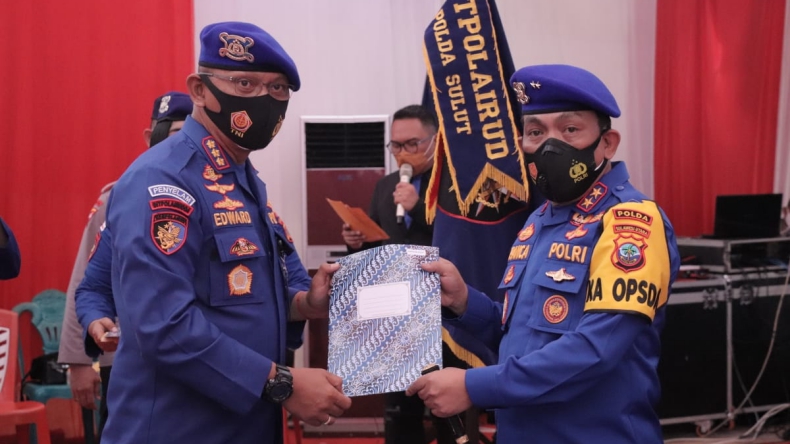 3 Petinggi Polda Sulut Terima Brevet Bhayangkara Bahari Utama Kehormatan