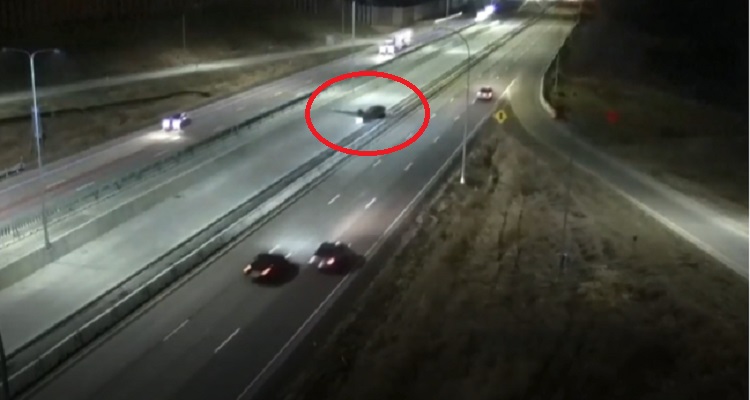 Mesin Rusak, Pesawat Mendarat Darurat di Jalan Tol