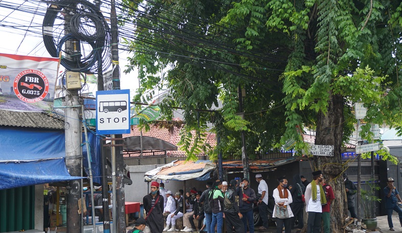 Depan Gang Rumah Habib Rizieq di Petamburan Dijaga Laskar FPI dan Jawara