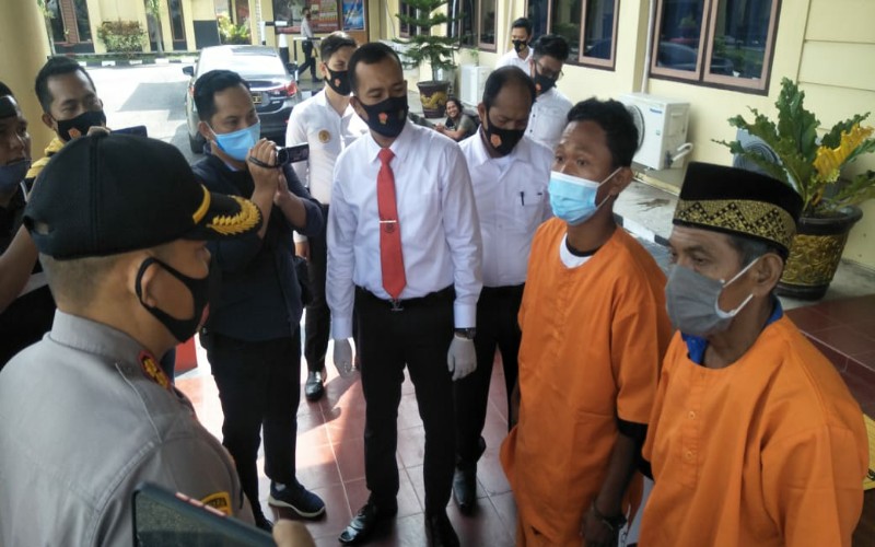 Ini Tampang Jumat dan Erik, Ayah dan Anak Pelaku Pembunuhan Sepupu di Prabumulih