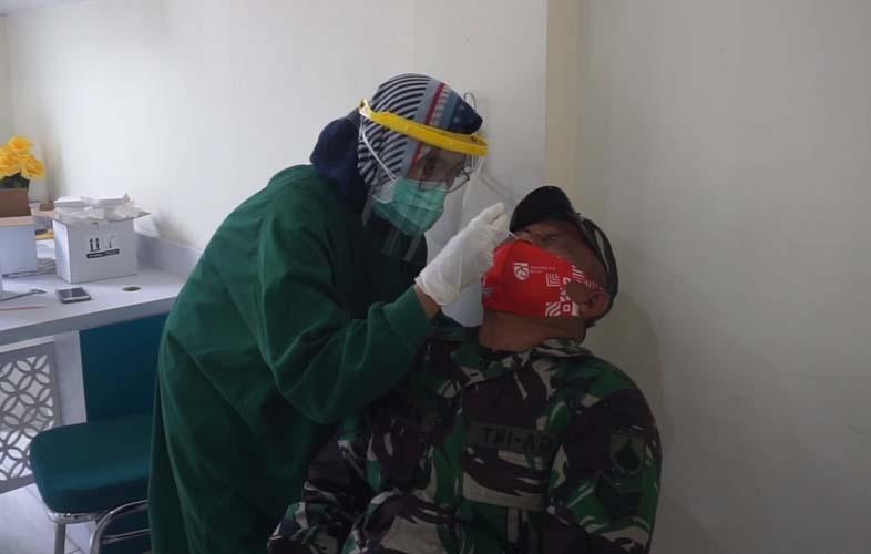 Swab Test Jelang Pengamanan Pilkada, Prajurit TNI di Pekalongan Tak Tahan Geli dan Nyeri
