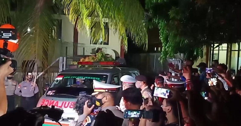 Jenazah Laskar FPI yang Meninggal Ditembak Polisi Disambut Warga