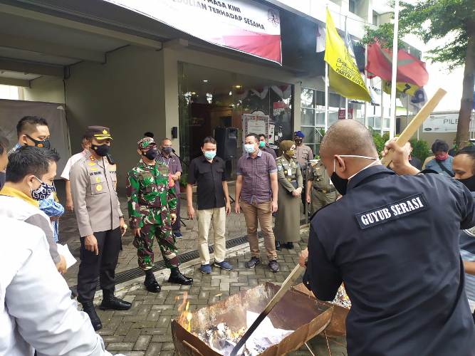 KPU Kabupaten Semarang Bakar 3.481 Surat Suara Rusak