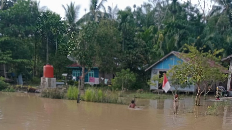 Ratusan Rumah dan Lahan Pertanian di Talawi Batubara Masih Terendam Banjir