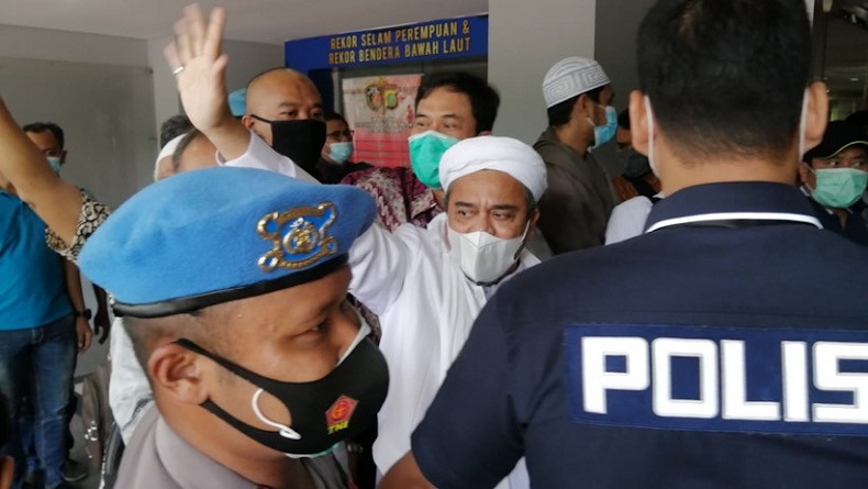 Besok Habib Rizieq Jalani Sidang Perdana, Kuasa Hukum Minta HRS Dihadirkan