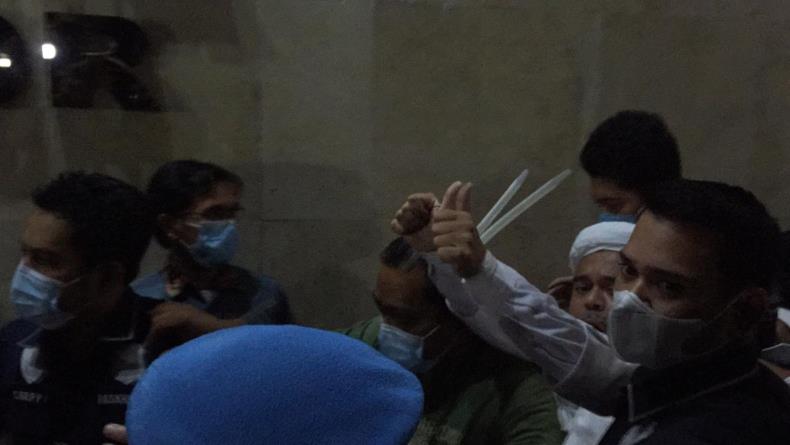 Habib Rizieq Ditahan Setelah Diperiksa 14 Jam