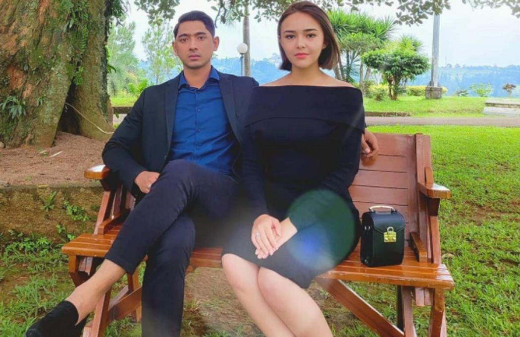 Adegan Dipeluk Erat Arya Saloka, Amanda Manopo Tenteng Tas Seharga Rp9,1 Juta