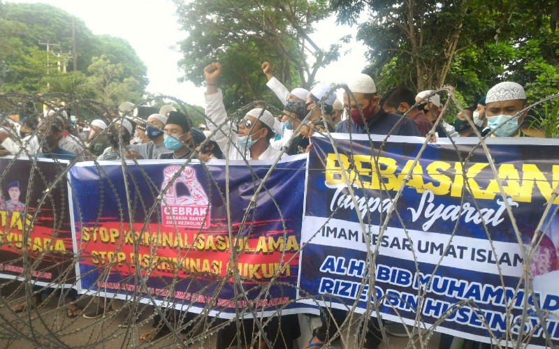 Datangi Polda Sumsel, Simpatisan Minta Habib Rizieq Dibebaskan Tanpa Syarat