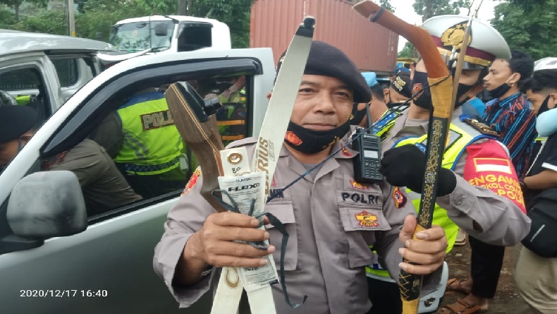 6 Pria Bawa Busur dan Anak Panah Diamankan Polisi di Cicalengka Bandung