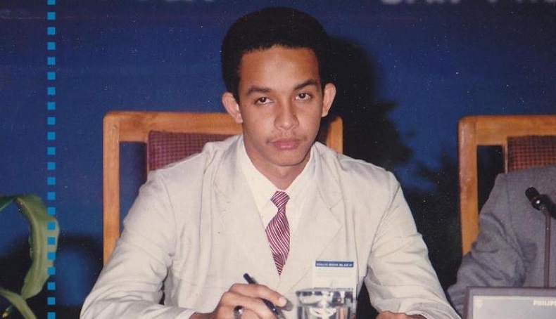 Anies Baswedan Unggah Foto Kenangan saat Mahasiswa di UGM 