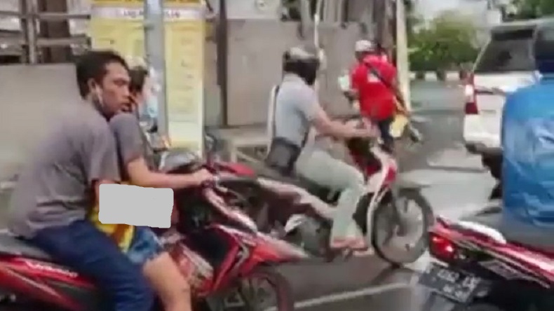 Polisi Periksa Pasangan Mesum Naik Motor di Surabaya, Pelaku Ternyata Suami Istri