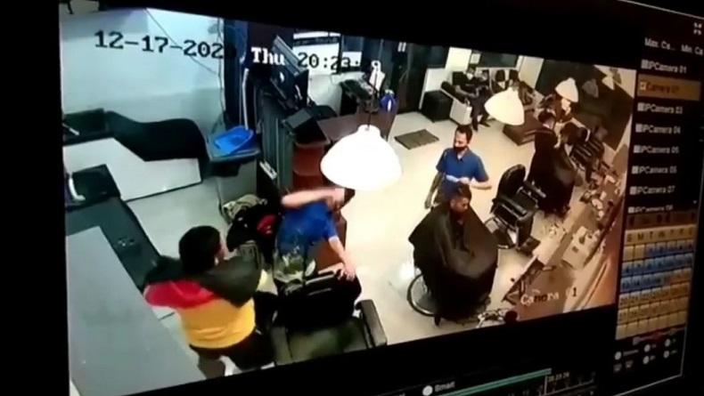 Viral, Tukang Cukur Dipukuli Customer di Barbershop Bandung