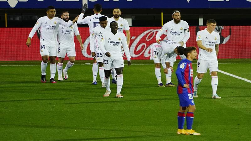 Hajar Eibar, Real Madrid Tempel Ketat Atletico di Puncak Klasemen