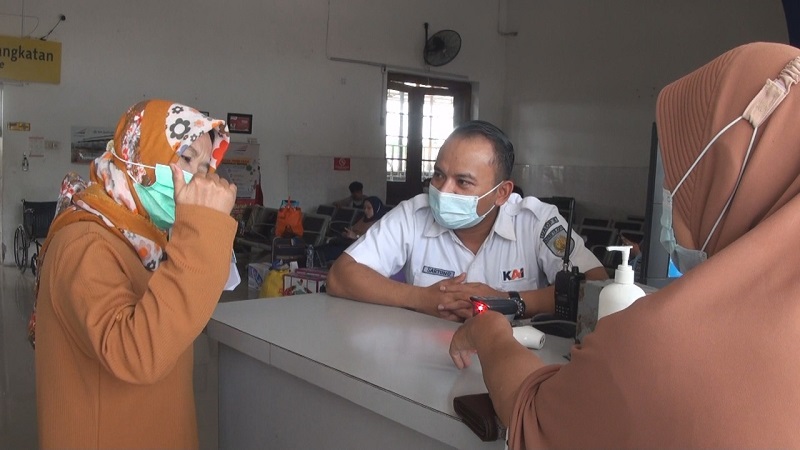 Gagal Berangkat karena Rapid Antigen, Calon Penumpang Kereta Marah Kembalikan Tiket 