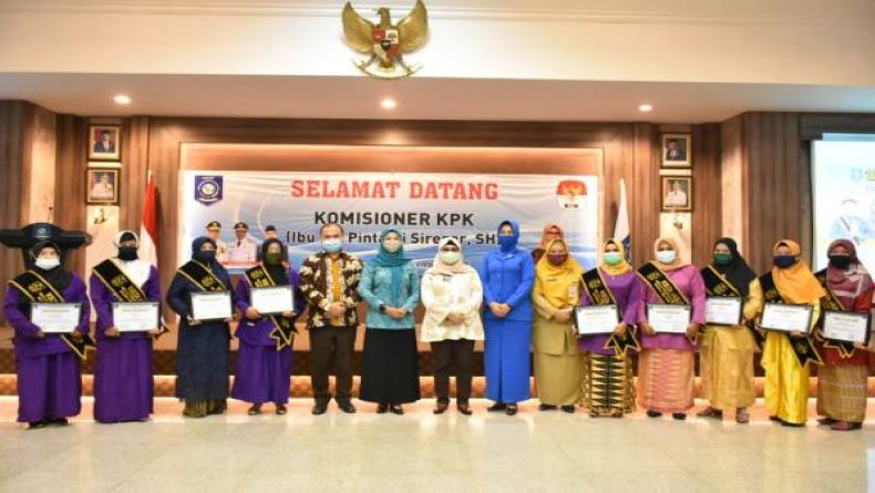 Hari Ibu, Melati Erzaldi Wisuda 150 Siswa Sekolah Perempuan di Babel