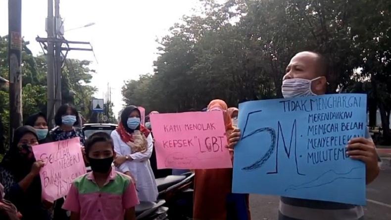 Orang Tua Siswa SD di Medan Demo Oknum Kepsek, Diduga Penyuka Sesama Jenis