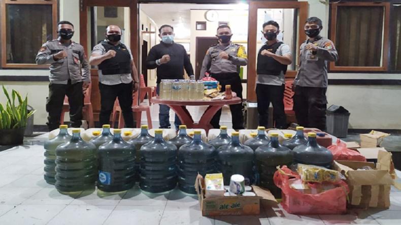 Polisi Amankan Makanan Kedaluarsa dan Ratusan Botol Miras Cap Tikus di Talaud