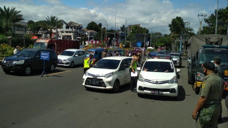 Razia Gabungan di Kawasan Puncak, Wisatawan Tak Bawa Hasil Rapid Test Dilarang Lanjutkan Perjalanan