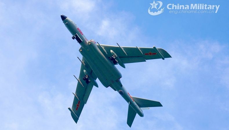 Pesawat Pengebom H-6K Varian Baru China Terlihat saat Latihan Bersama Rusia