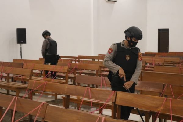Amankan Natal, Sabhara Polres Majalengka Sterilisasi Gereja