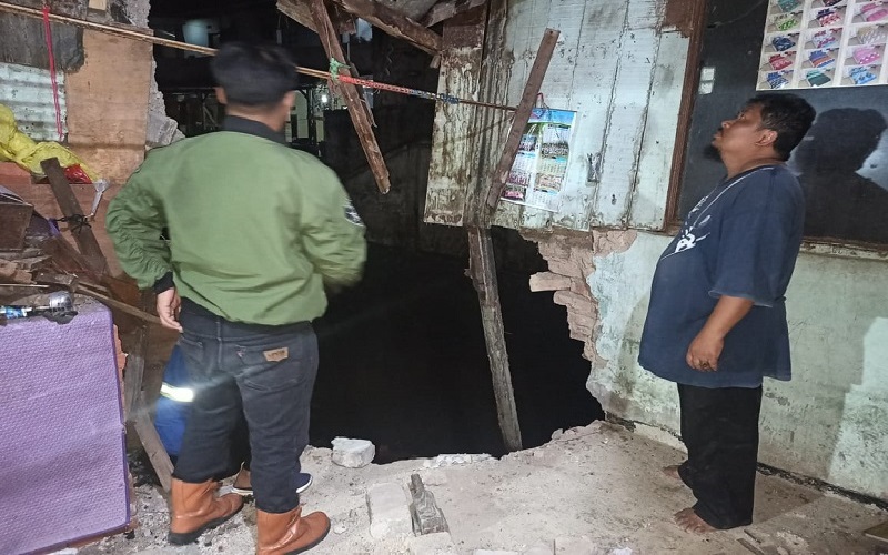 Ini Laporan Lengkap Rumah Ambruk di Cibadak Akibat Tergerus Sungai Citepus 