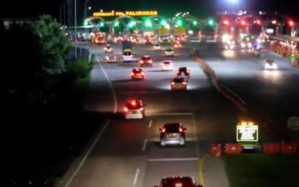 Libur Nataru, Tol Cipali Terus Dipadati Ribuan Kendaraan