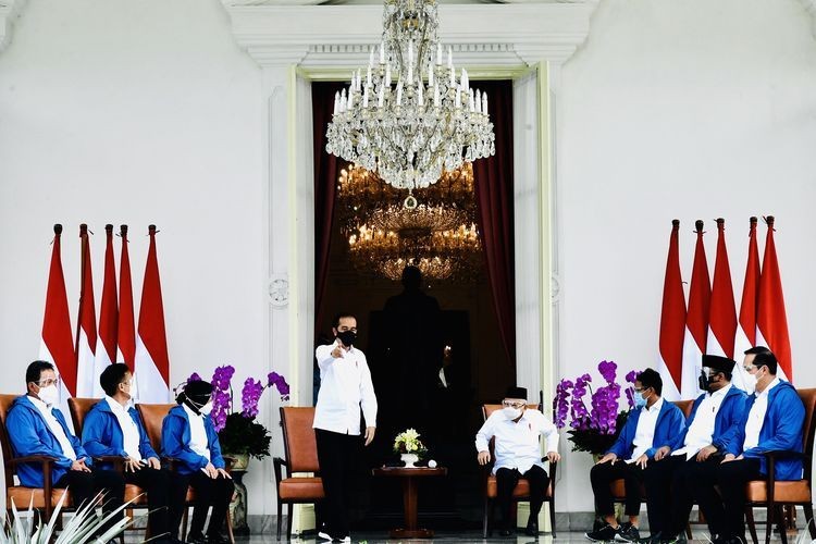 Bocorkan Filosofi Jaket Biru, Sandiaga Uno : Simbol Kerja Keras, Cepat dan Berintegritas