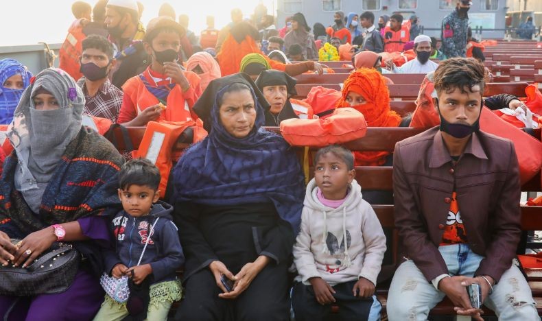 Bangladesh Tetap Pindahkan 1.800 Pengungsi Rohingya ke Pulau Rawan Banjir meski Ditentang