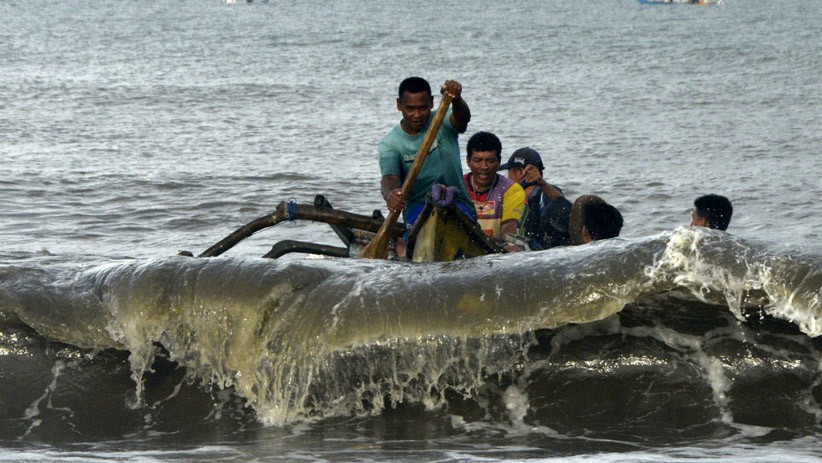 BMKG: Waspada Gelombang Tinggi hingga 4 Meter di Perairan Lampung