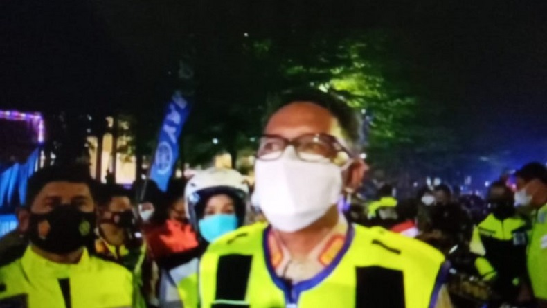 Nurdin Abdullah Naik Motor Pantau Perayaan Malam Tahun Baru di Makassar