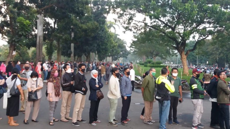 Antre, Pemohon Perpanjangan SIM Diminta Kembali Besok