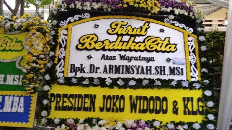 Karangan Bunga Dukacita Penuhi Rumah Wakil Jaksa Agung, Salah Satunya dari Jokowi