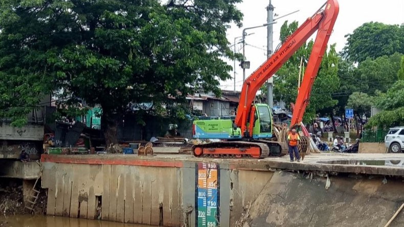 Jakarta Diguyur Hujan Sabtu Dini hari, Pintu Air Manggarai Siaga 3