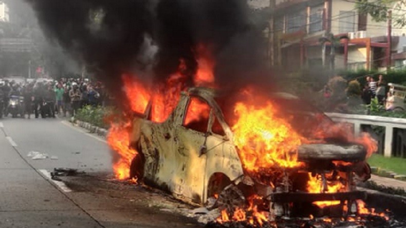 Mobil Mewah Terbakar di Kebayoran Baru Diduga karena Masalah Mesin